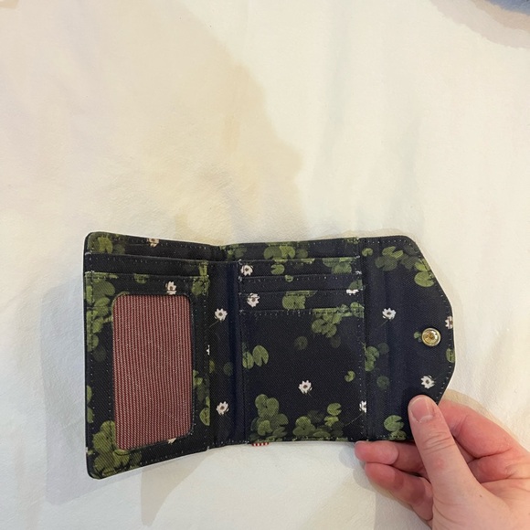 Floral Herschel wallet - Picture 3 of 4